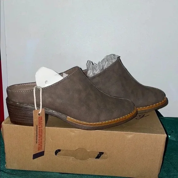 American Rag Tan Mules & Clogs with Slip-On Style and Medium Heel (6) - Picture 3 of 11